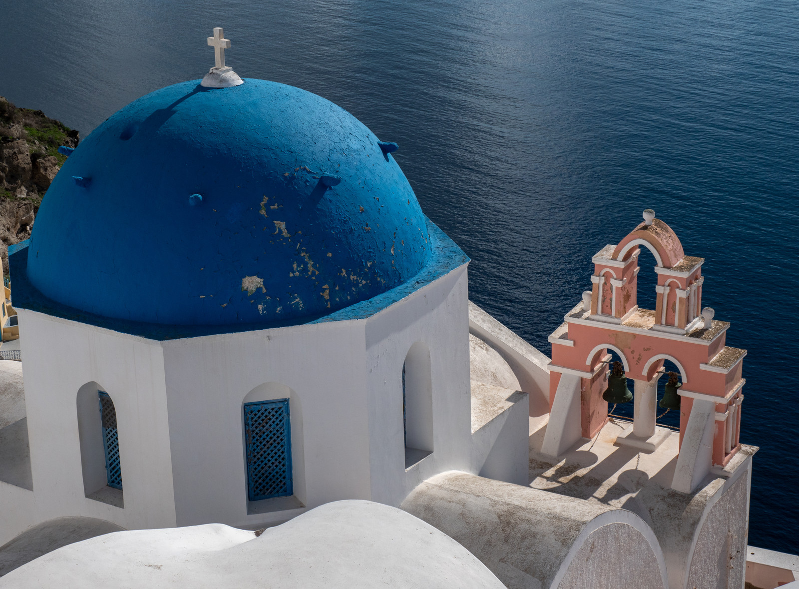 Les toits du village de  Oia