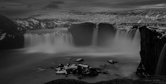 Waterfall Islande: Photo ultraHD sur Alu Dibond 117,7 x 60 cm